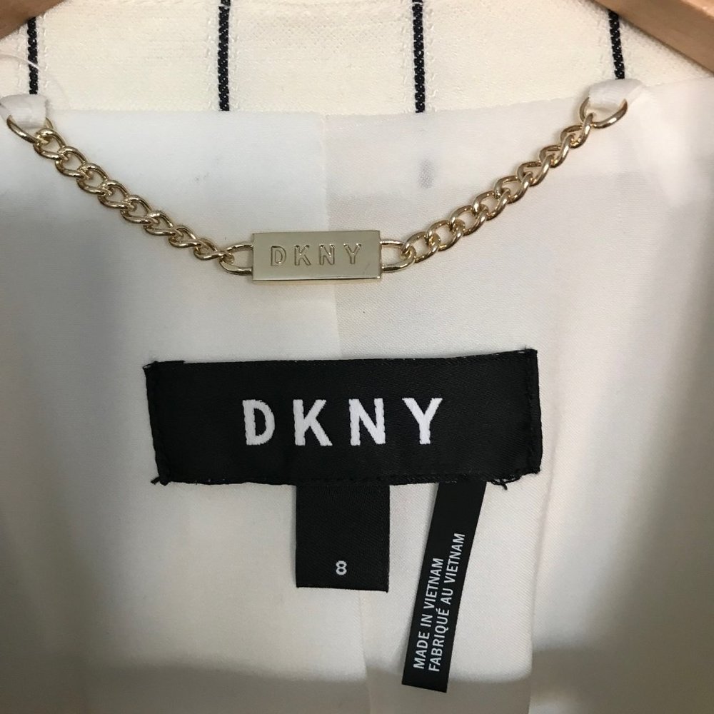 DKNY Cream/White Suit Jacket with Black Pinstripes-Size 8-New, never worn! - Picture 3 of 4